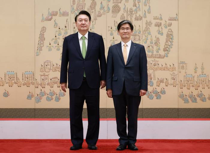 South Korea bars president from traveling abroad 