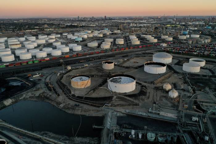 Oil prices climb amid rising uncertainty after Syrian government collapse