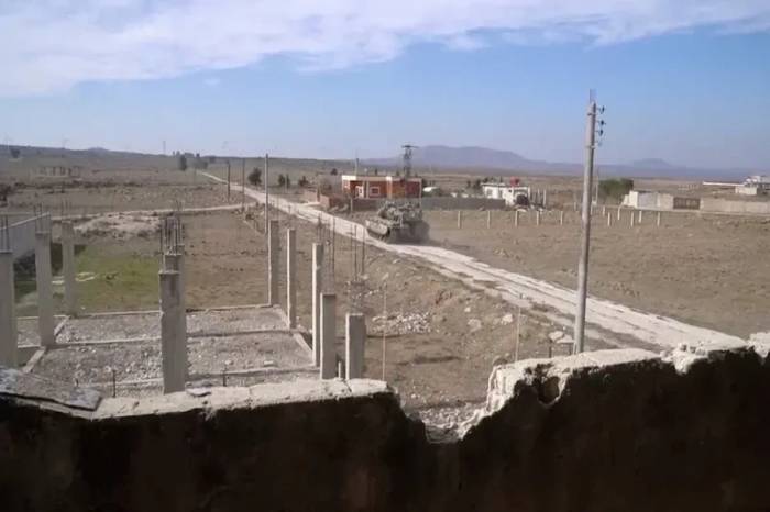 Israeli troops near Damascus, say Syrian security 