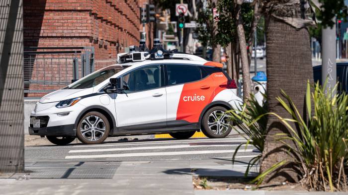 General Motors abandons robotaxi plans, refocuses on personal vehicles