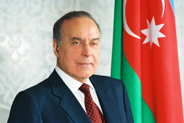 Azerbaijan marks 21 years since death of National Leader Heydar Aliyev