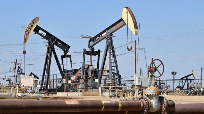 Oil prices rise slightly, set for first weekly increase since November
