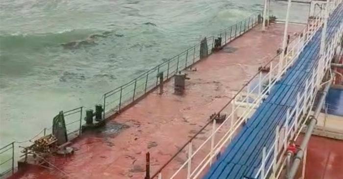 Russia's Black Sea coast hit by oil spill after storm-damaged tankers