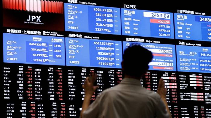 Asian stocks inch up as US dollar stays strong amid economic uncertainty