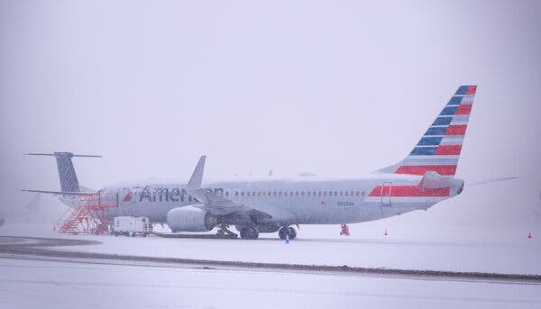 American Airlines briefly grounds all flights on technical issue 
