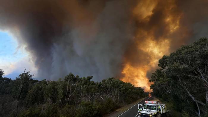 Australia orders urgent evacuation as massive bushfire rages in national park