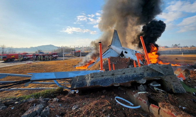  179 dead as plane with 181 on board crashes in South Korea - VIDEO/UPDATED 