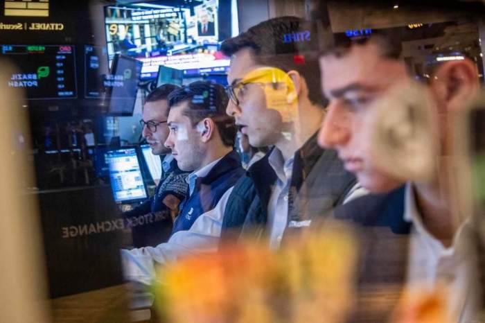 Stocks plunge following Fed inflation projections 