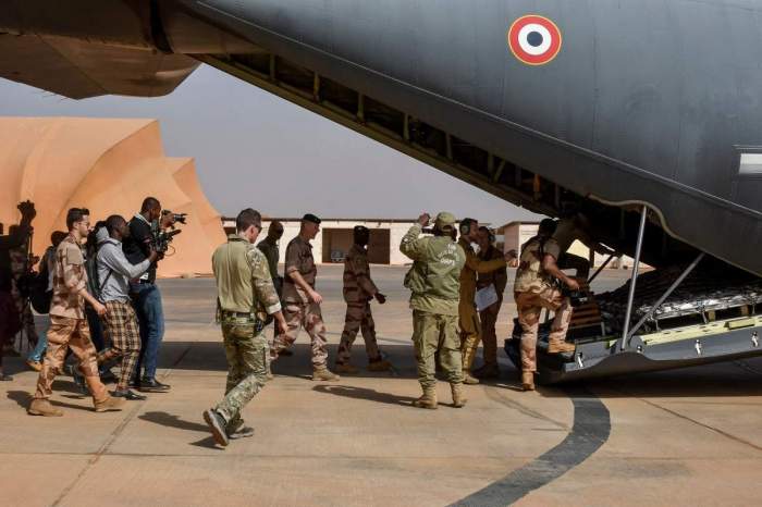 French troops begin pulling out of Chad 
