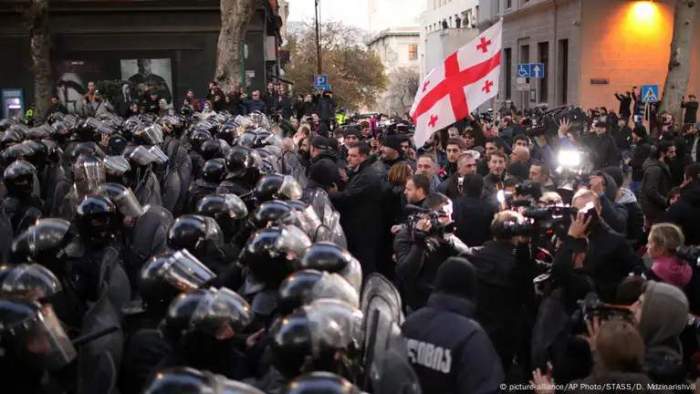 Participants of anti-government rally in Tbilisi block city’s main street again 