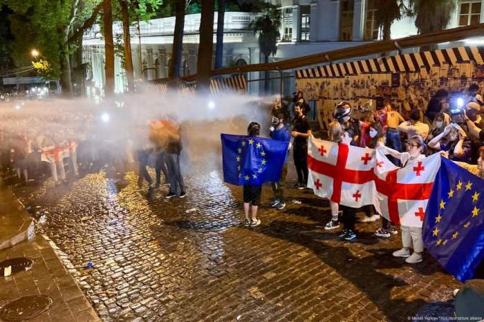 Protestants in Tbilisi set fire in Georgian parliament’s building 