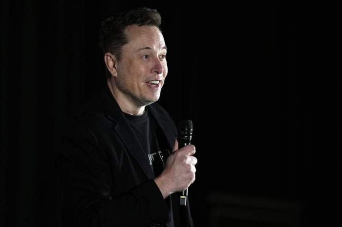 Elon Musk says US may face bankruptcy