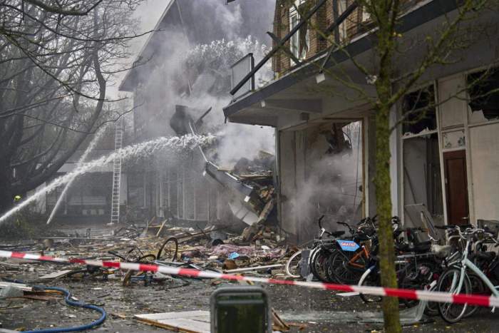 Explosion demolishes apartments, injures several in Dutch city 