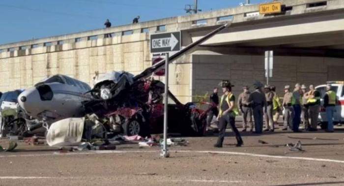 Plane crashes into vehicle on roadway in Texas 