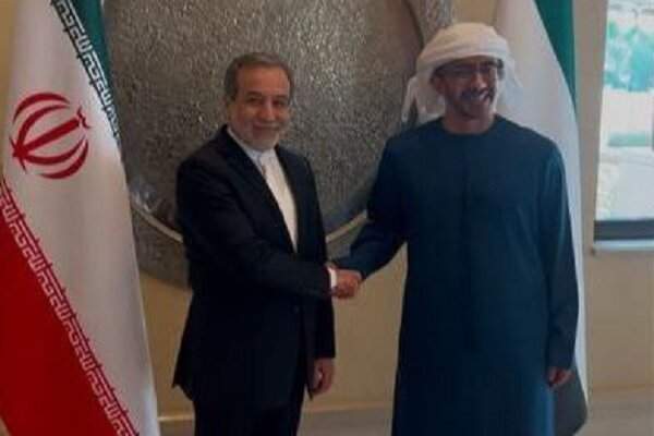 Iran and UAE foreign ministers discuss regional issues