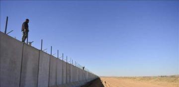 The Israeli army is strengthening the barrier on the border with Syria