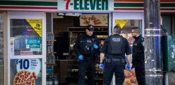 Canadian police shoot dead stabbing suspect in downtown Vancouver - VIDEO 