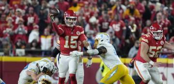 Chiefs triumph over Chargers, extend record NFL streak