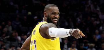 LeBron James breaks NBA minutes record as Lakers top Kings 113-100