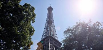 Fire breaks out at Eiffel Tower, tourists evacuated 