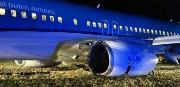 Amsterdam-bound KLM flight skids off runway after emergency landing in Norway -  VIDEO 