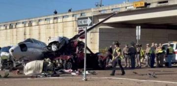 Plane crashes into vehicle on roadway in Texas 