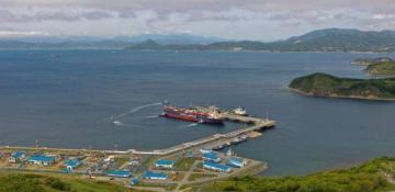 Oil prices up by 1% in thin pre-holiday trade 