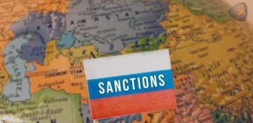 What risks do countries in the region face by helping Russia circumvent sanctions?