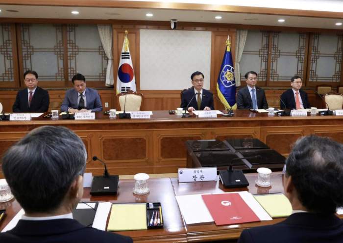 US closely monitors political crisis in South Korea 