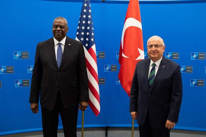 Turkish and US defense chiefs hold talks on Syria and regional defense 