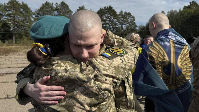 Russia and Ukraine swap 300 prisoners of war 