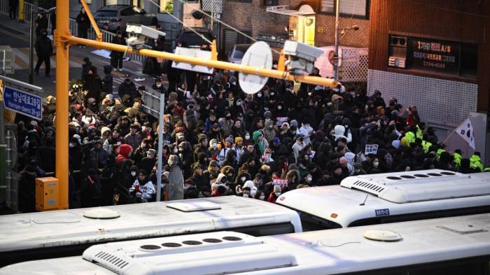 S. Korean authorities clash with presidential security in arrest attempt of impeached President Yoon