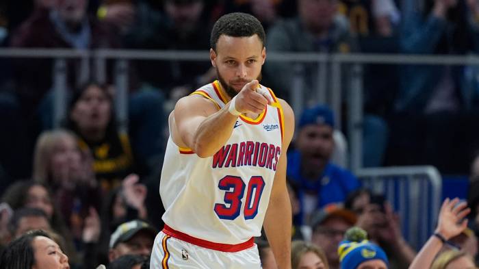 Stephen Curry shines with perfect 3-point performance as Warriors defeat 76ers