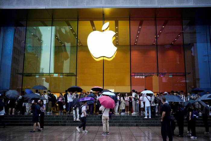Apple's market share slips in China amid sharp drop in foreign phone sales
