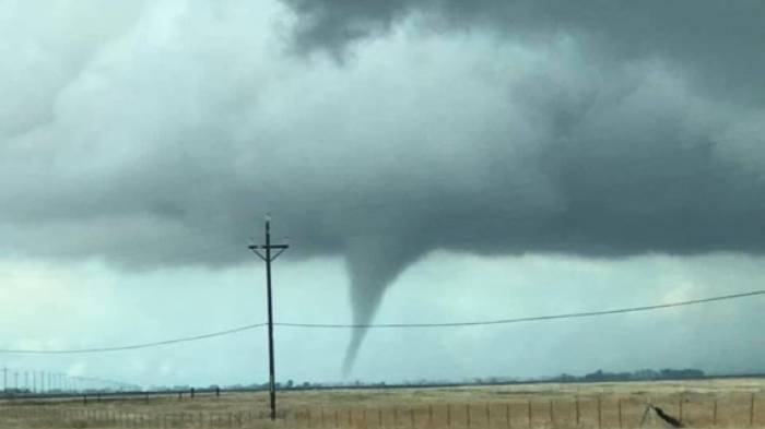 Tornado hits northern California, prompting warning