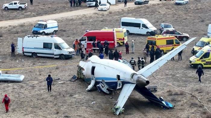 Azerbaijan awards Kazakh rescuers for assistance after AZAL plane crash