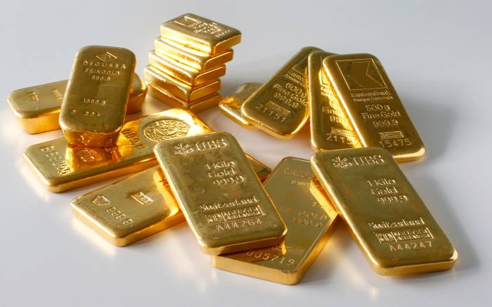 Gold prices drop for second day as Fed officials signal caution on rate cuts