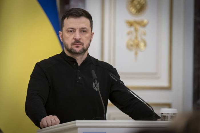 Zelenskyy urges Ukraine's allies not to 'drop the ball' 
