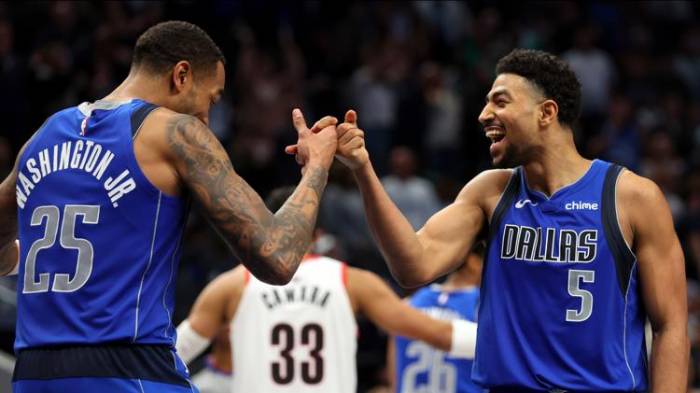 Mavericks overcome Blazers 117-111 with late surge