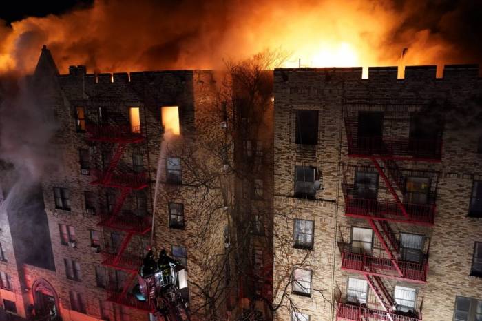Seven people injured in Bronx apartment fire -  VIDEO 