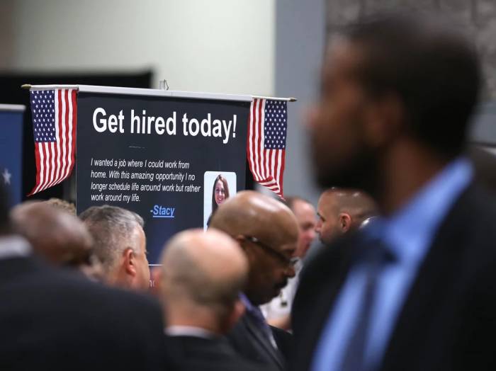 US unemployment falls further following strong holiday jobs report 