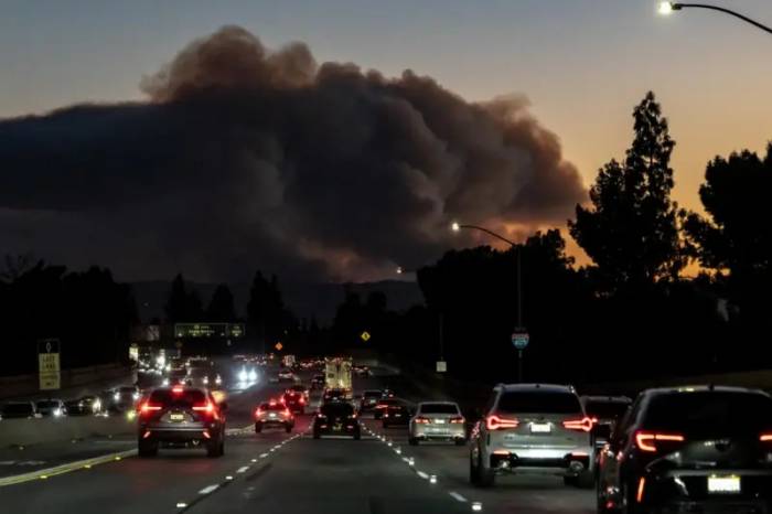 Wildfire smoke triggers health emergency in Los Angeles