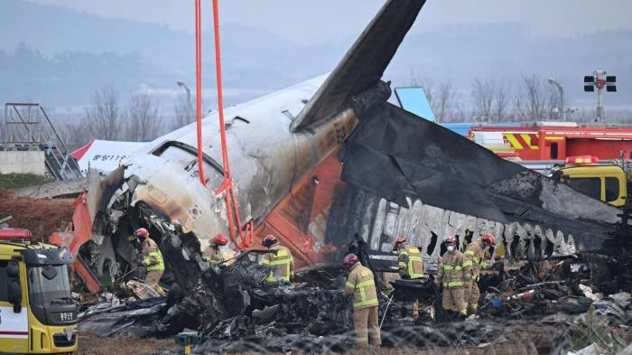 South Korean plane's black boxes stopped recording before crash 