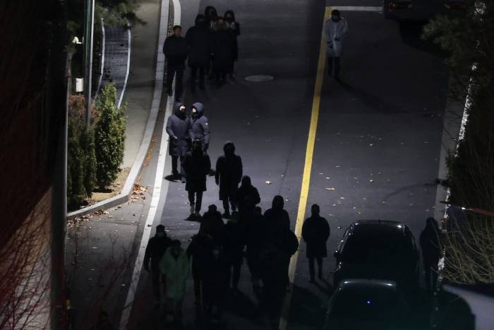 News about - S Korea authorities at President Yoon's residence to execute arrest warrant (PHOTO)