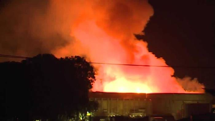 Fire erupts at world’s largest battery plant in California –  VIDEO 