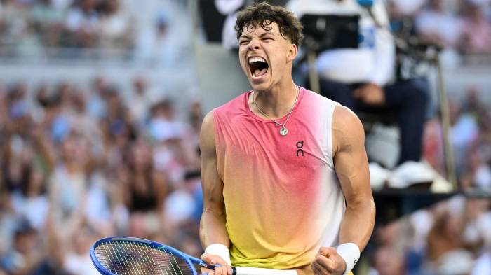 Ben Shelton reaches Australian Open quarter-finals after Monfils retires due to injury