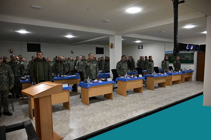 Azerbaijan’s defense minister chairs Land Forces’ operational meeting in Khankendi 