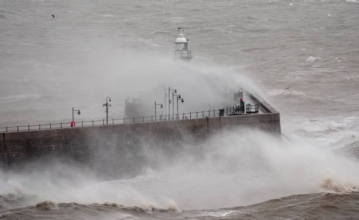UK braces for Storm Éowyn: Strong winds, possible power outages ahead
