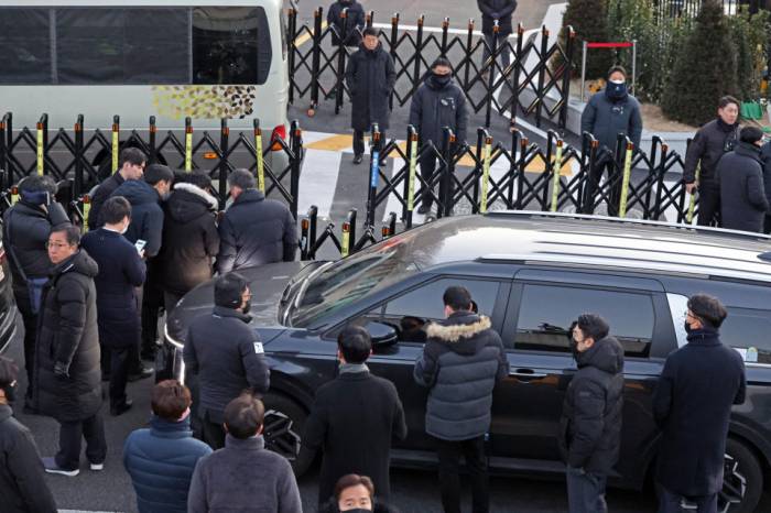 S. Korean investigators fail at 3rd attempt to take impeached President Yoon for questioning