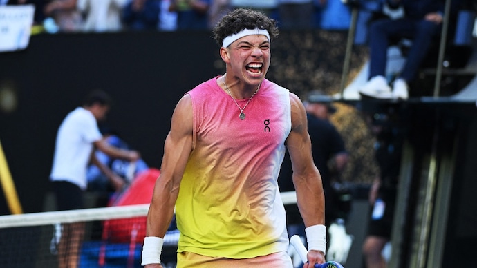 Ben Shelton holds off Lorenzo Sonego to secure semi-final spot at Australian Open